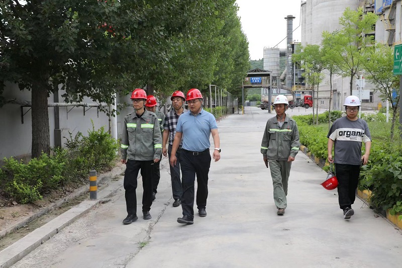 陜西建材科技公司黨委委員、副總經(jīng)理郭正亮到黃陵公司進(jìn)行安全環(huán)保督導(dǎo)檢查